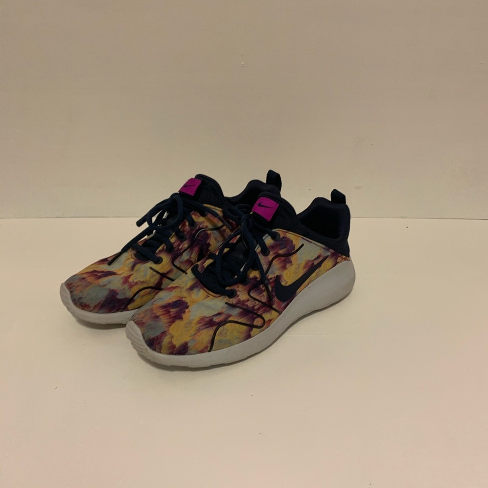 Nike tennis shoes
